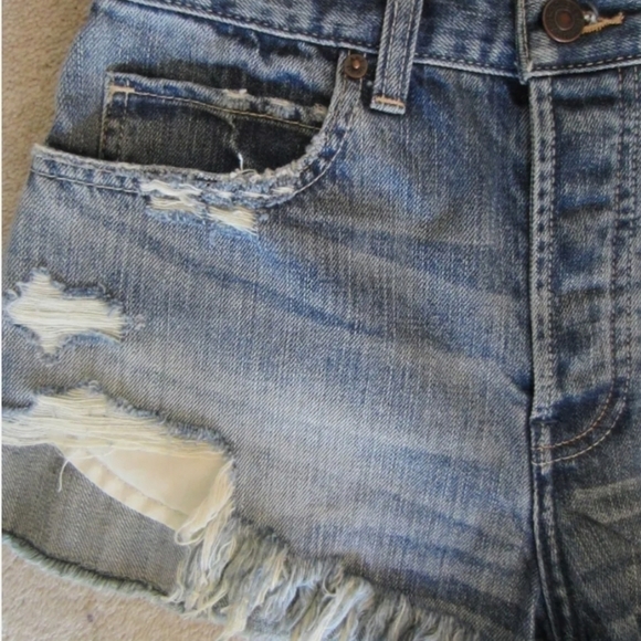 Abercrombie & Fitch the A&F high rise festival distressed jean patch shorts - Picture 4 of 8